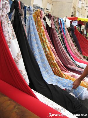 Photo de tissu sur le marché de la Devèze